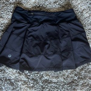 Black Lululemon pace rival skirt size 2 12 inch